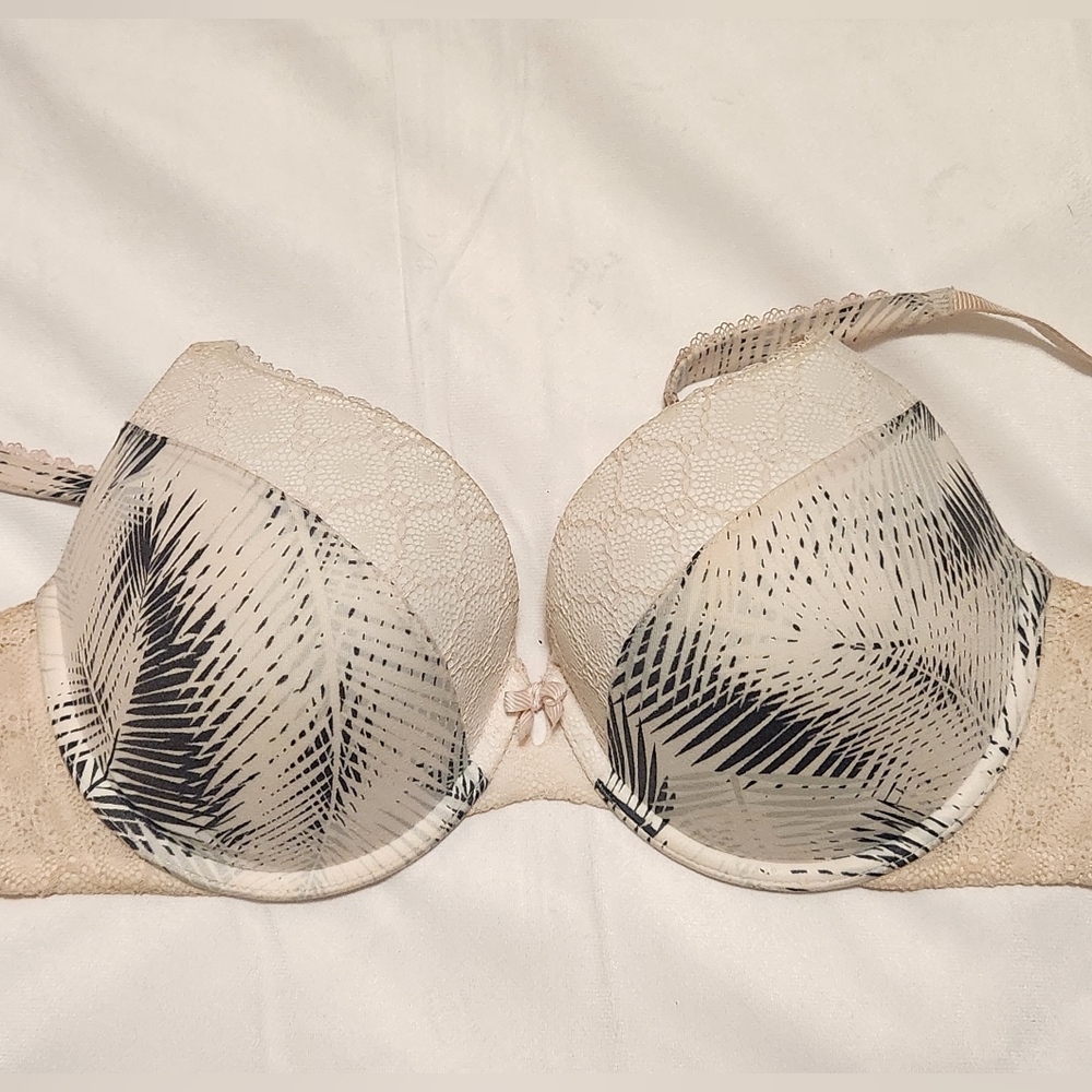 Victoria's Secret Lace Body By Victoria Padded Perfect Coverage Bra, 32DDD
